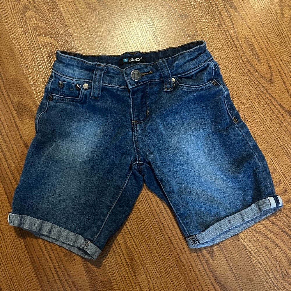 Girls shorts Tractor brand blue denim Size 8 Soft and stretchy Rolled cuff
